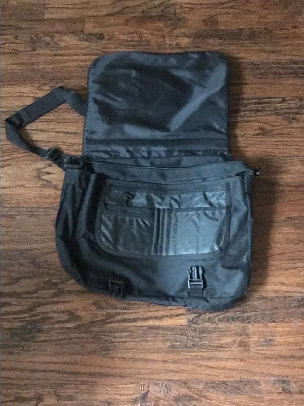 Classic Black Messenger Bag - Unbranded